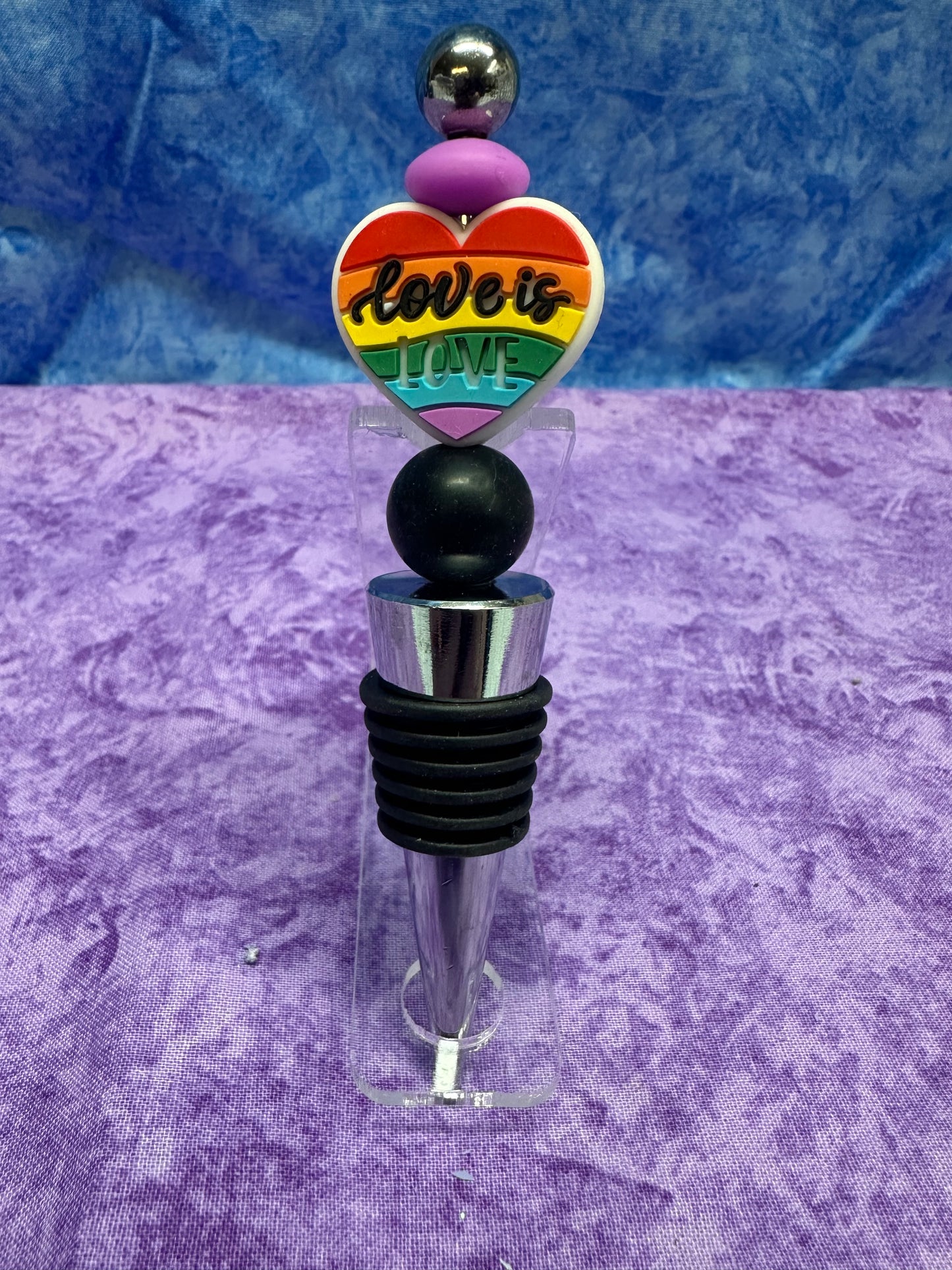 Love is love rainbow heart - wine stopper