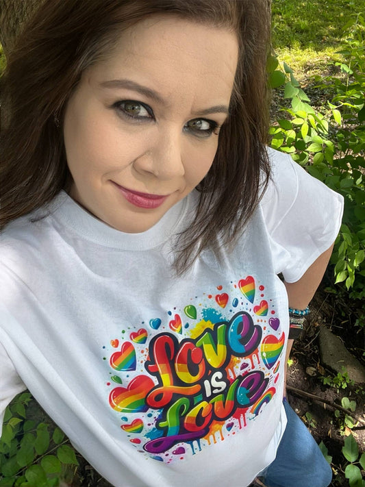 Love is Love T-shirt in White